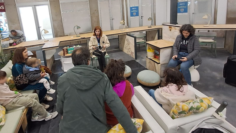 Hora do Conto com Clara Capitão no Mercado Municipal de Almada